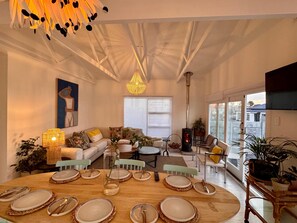 Beach House Self Catering  | 起居区 | 平板电视