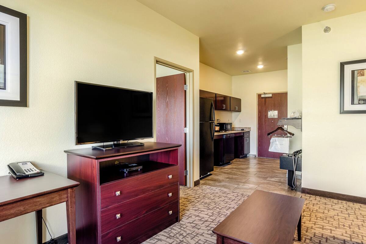 suite, 1 king bed, non smoking (extended stay) | premium bedding, in-room safe, individually decorated