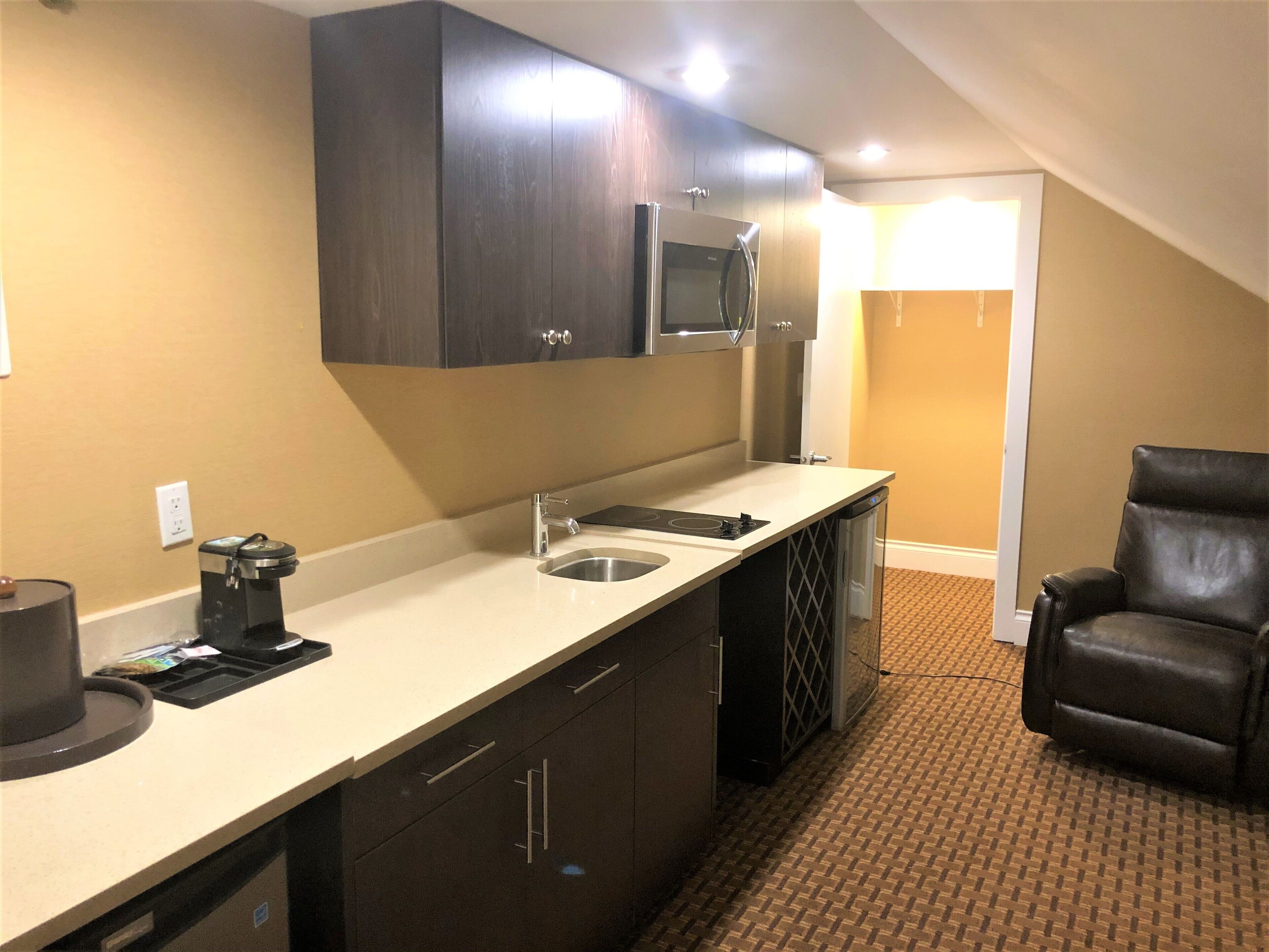 junior suite, non smoking | private kitchen | coffee/tea maker, electric kettle