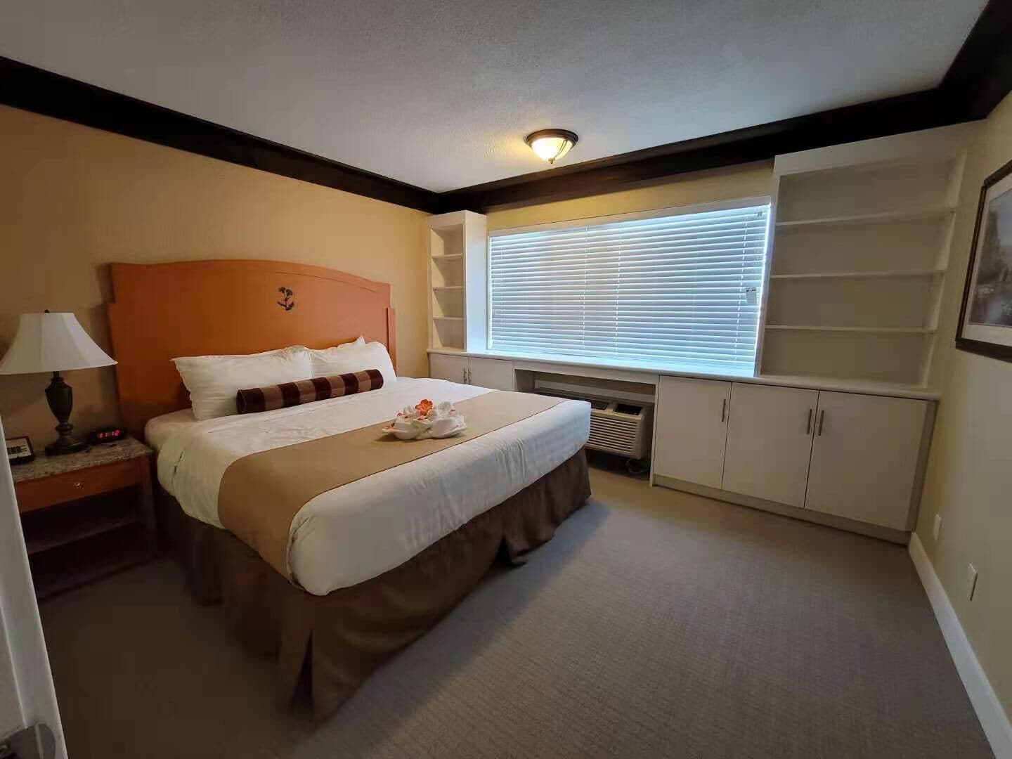 comfort suite, 1 queen bed, non smoking | in-room safe, blackout curtains, iron/ironing board, free wifi