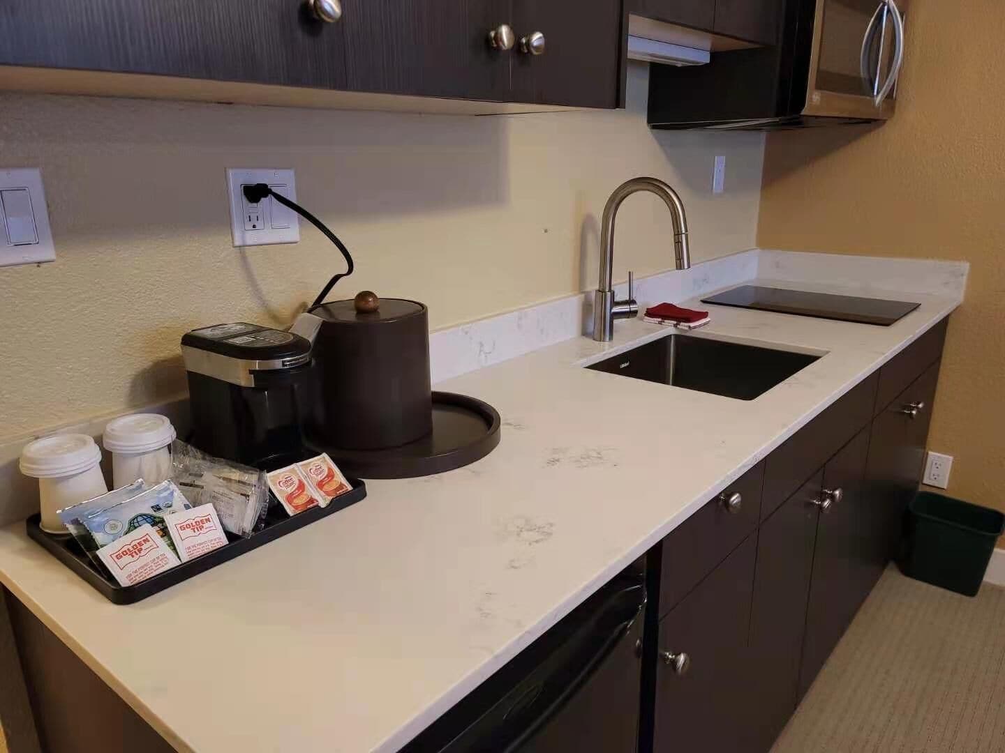 comfort suite, 1 queen bed, non smoking | coffee and/or coffee maker