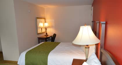 Monnie Lynn Motel