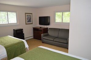 Room, 2 Double Beds | Free WiFi - Monnie Lynn Motel (Bay City)