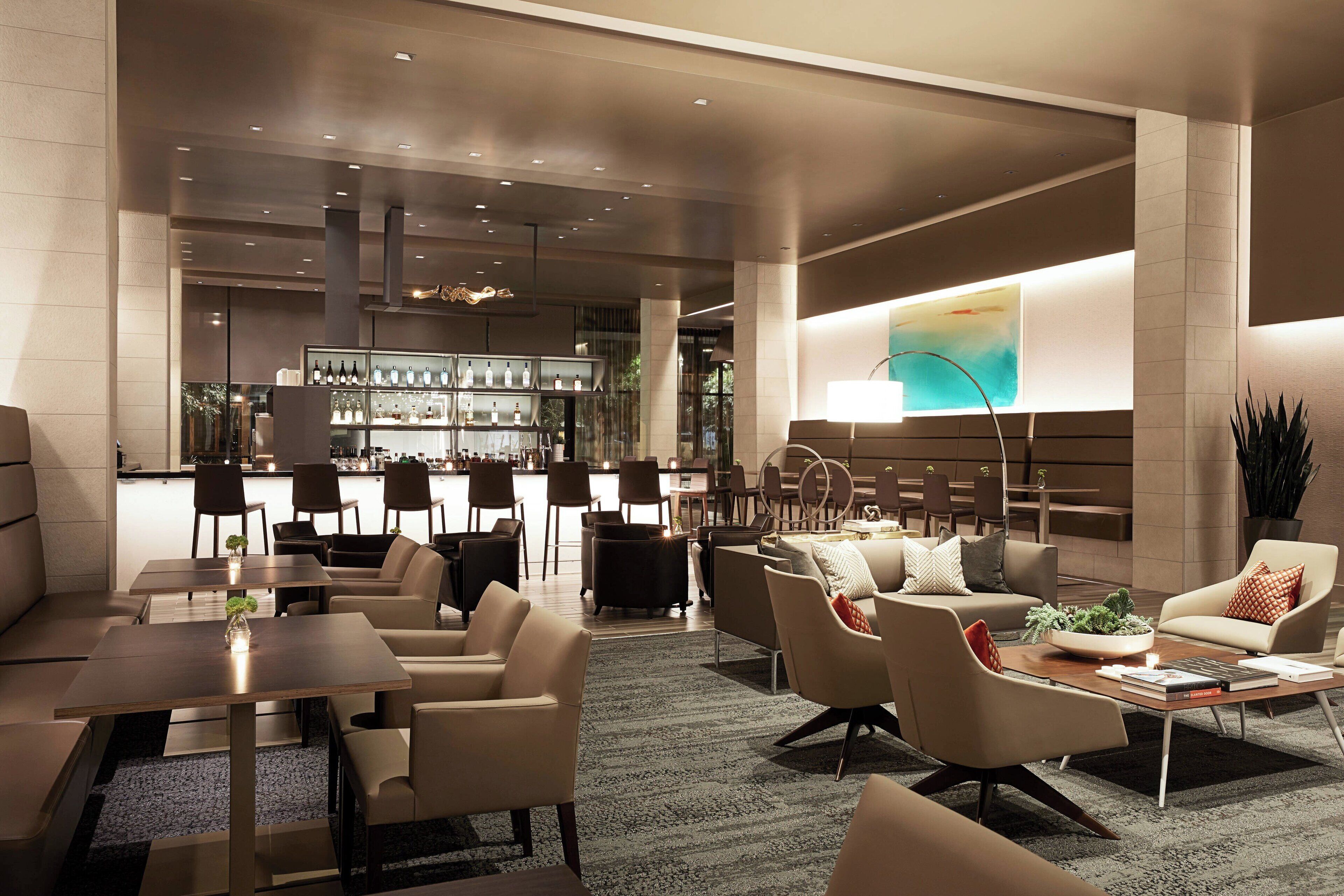 2 bars/lounges, cocktail bar