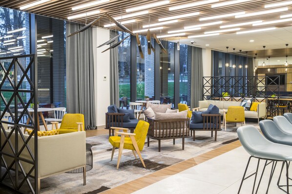 Lobby sitting area - Courtyard by Marriott Edinburgh West (Edinburgh)