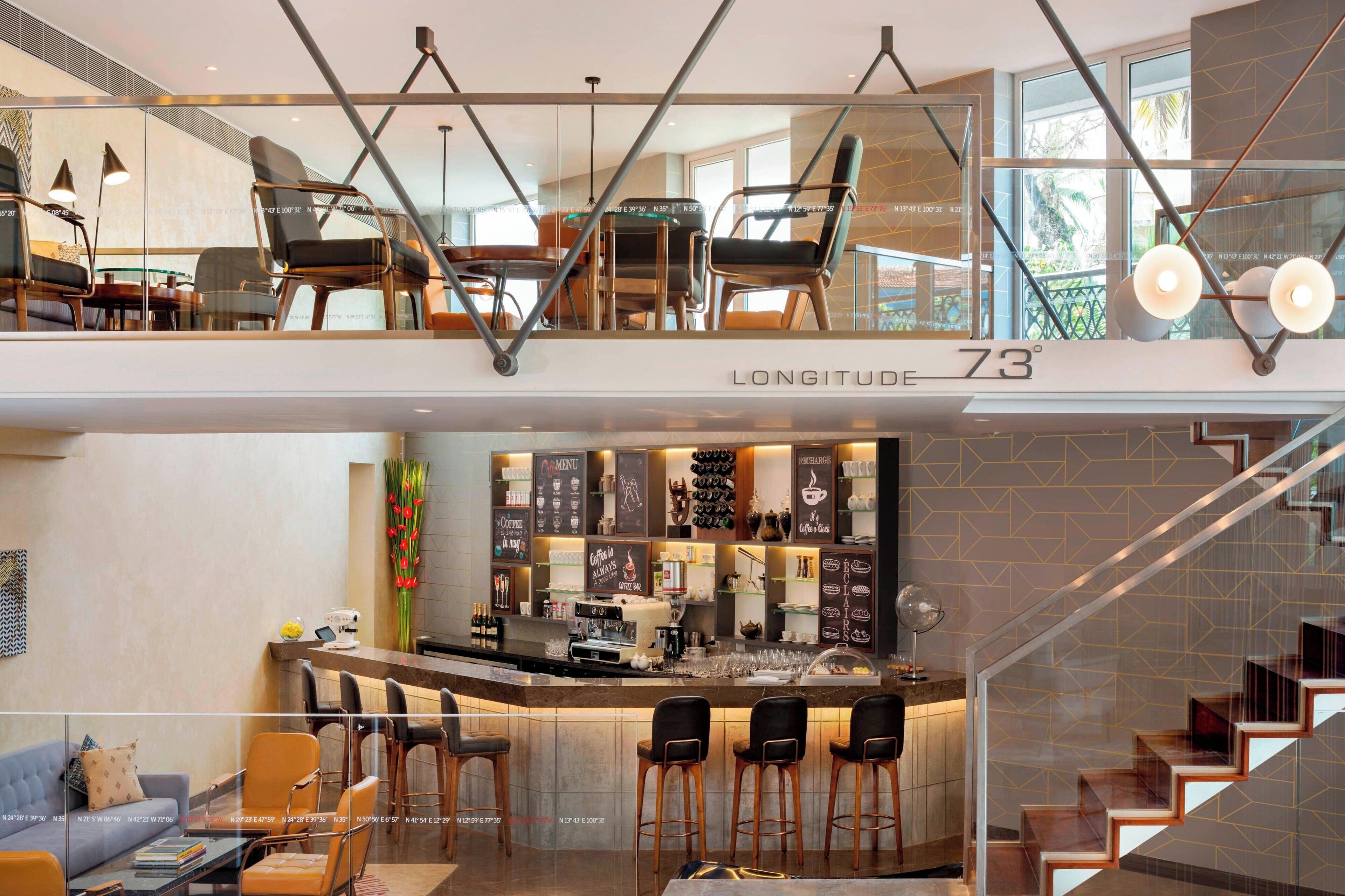 2 bars/lounges, lobby lounge