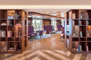 2 Bars/Lounges, Lobby-Lounge