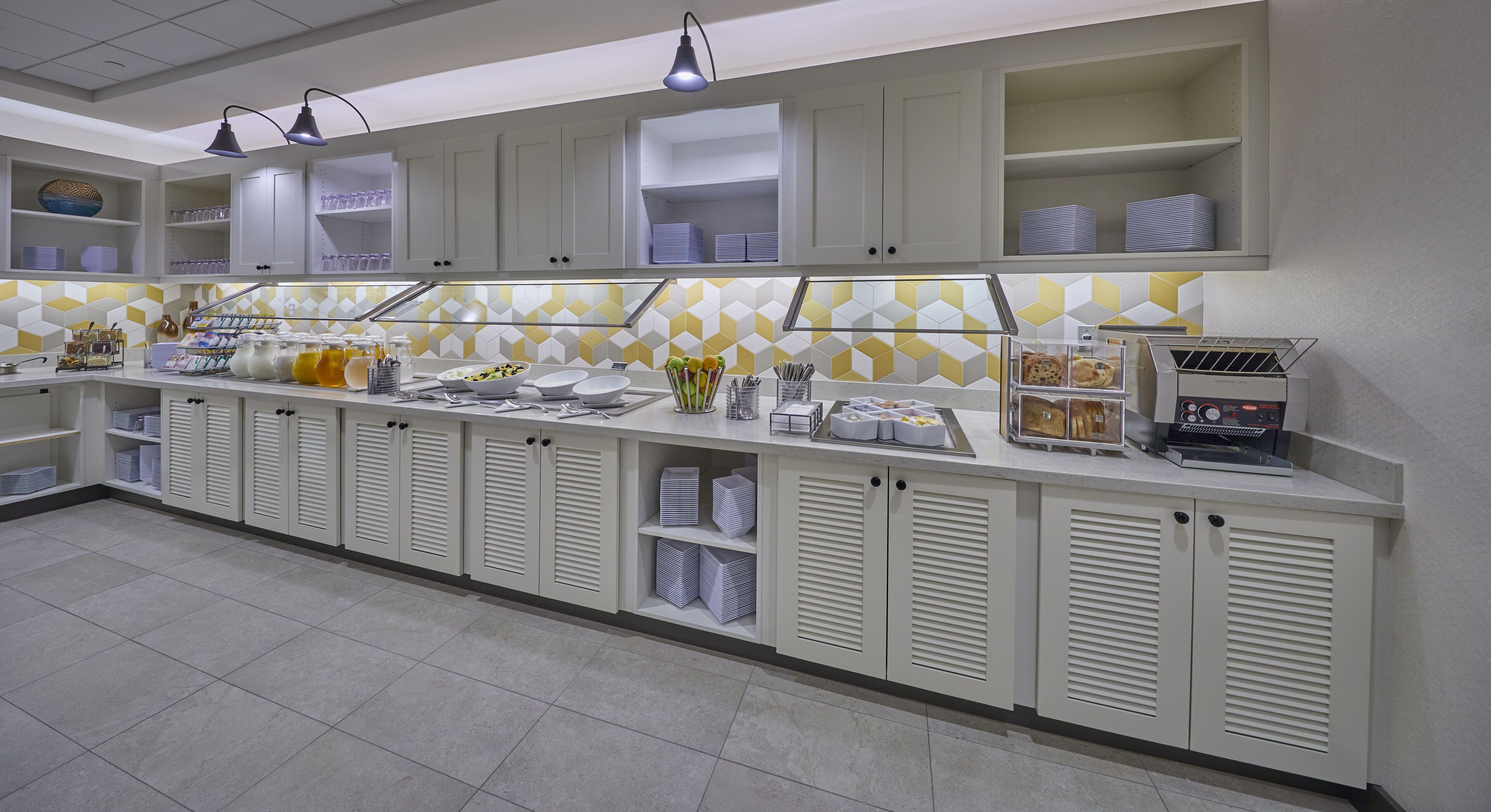 Petit déjeuner buffet (11 USD par personne)