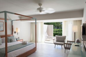 Bar mini, peti besi dalam bilik, meja, seterika/papan seterika 