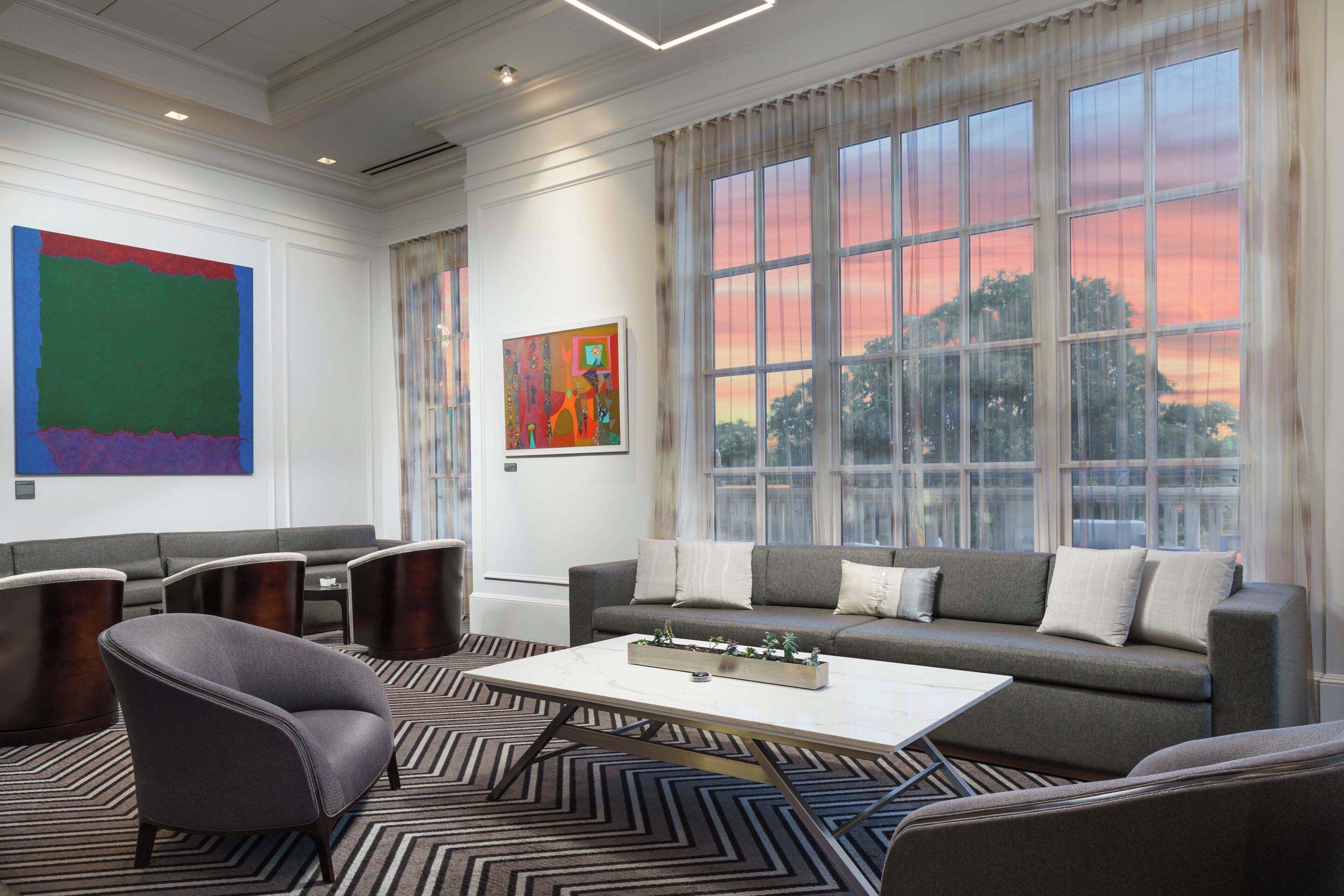 lobby lounge, al fresco dining, open daily