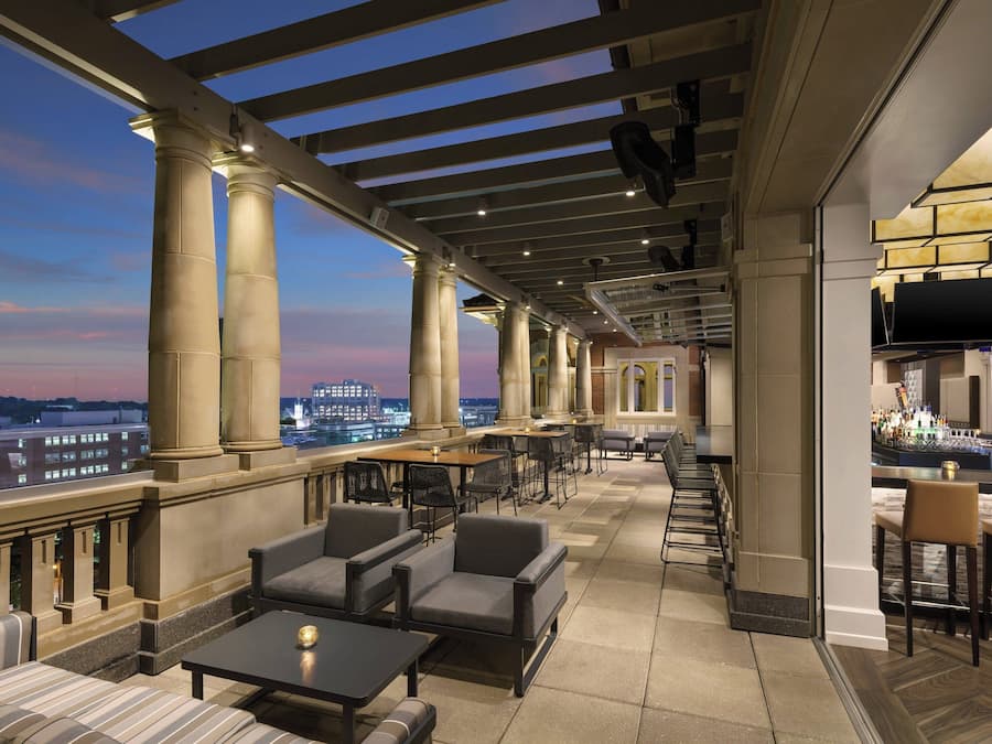 3 restaurants, breakfast, dinner served; Modern European cuisine