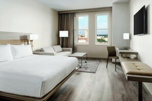 Zimmersafe, Schreibtisch, Verdunkelungsvorhänge, Bügeleisen/Bügelbrett