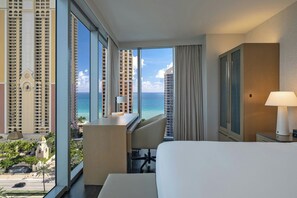 Studio, 1 King Bed, Ocean View, Corner | Hypo-allergenic bedding, down duvets, in-room safe, desk - Residence Inn by Marriott Miami Sunny Isles Beach (Sunny Isles Beach)