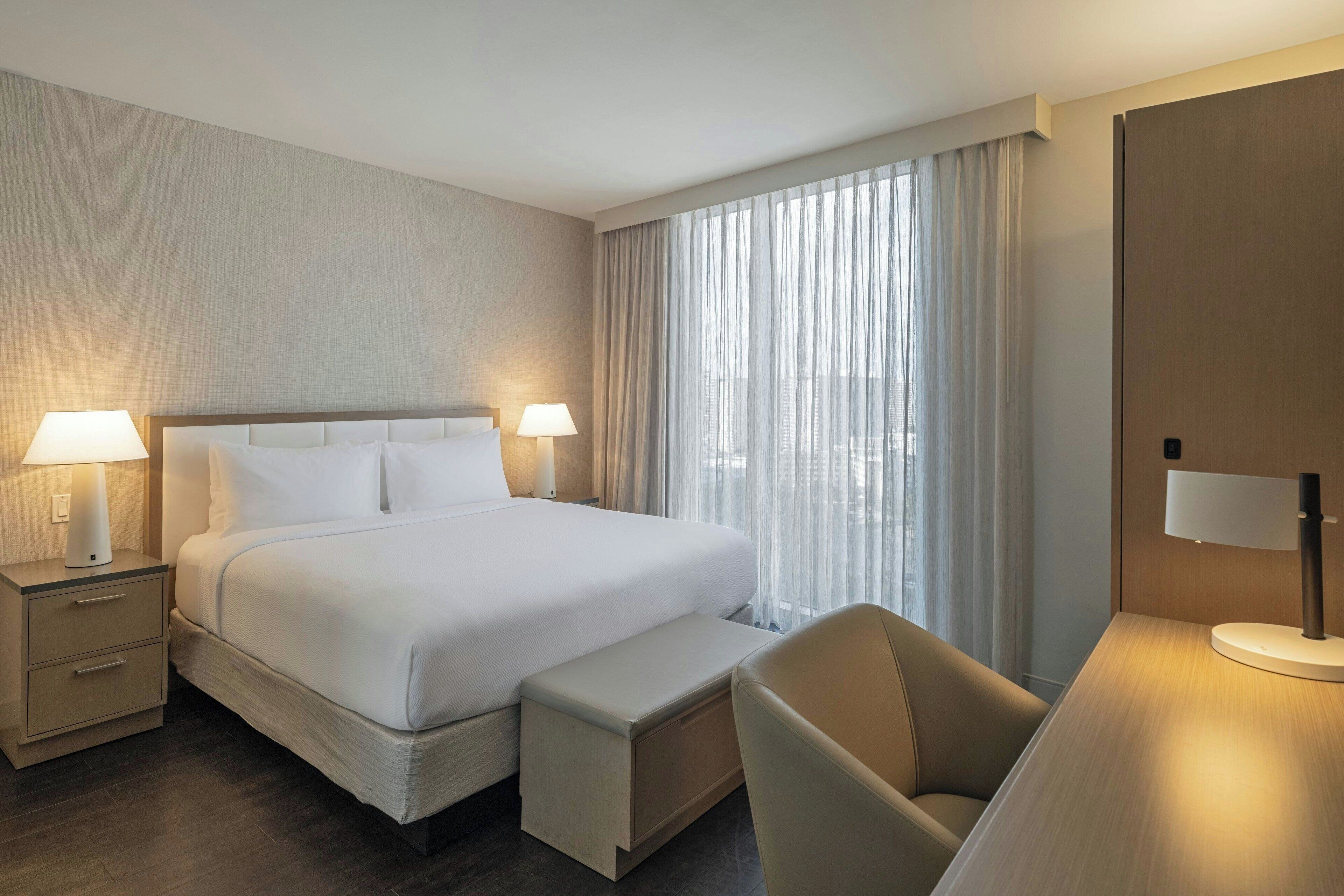 Studio, 1 giường cỡ king | Bộ đồ giường kháng dị ứng, chăn bông, két bảo mật tại phòng, bàn 