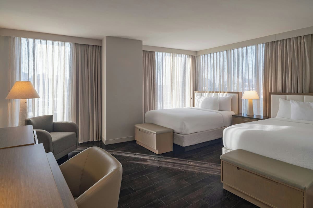 Hypo-allergenic bedding, down duvets, in-room safe, desk