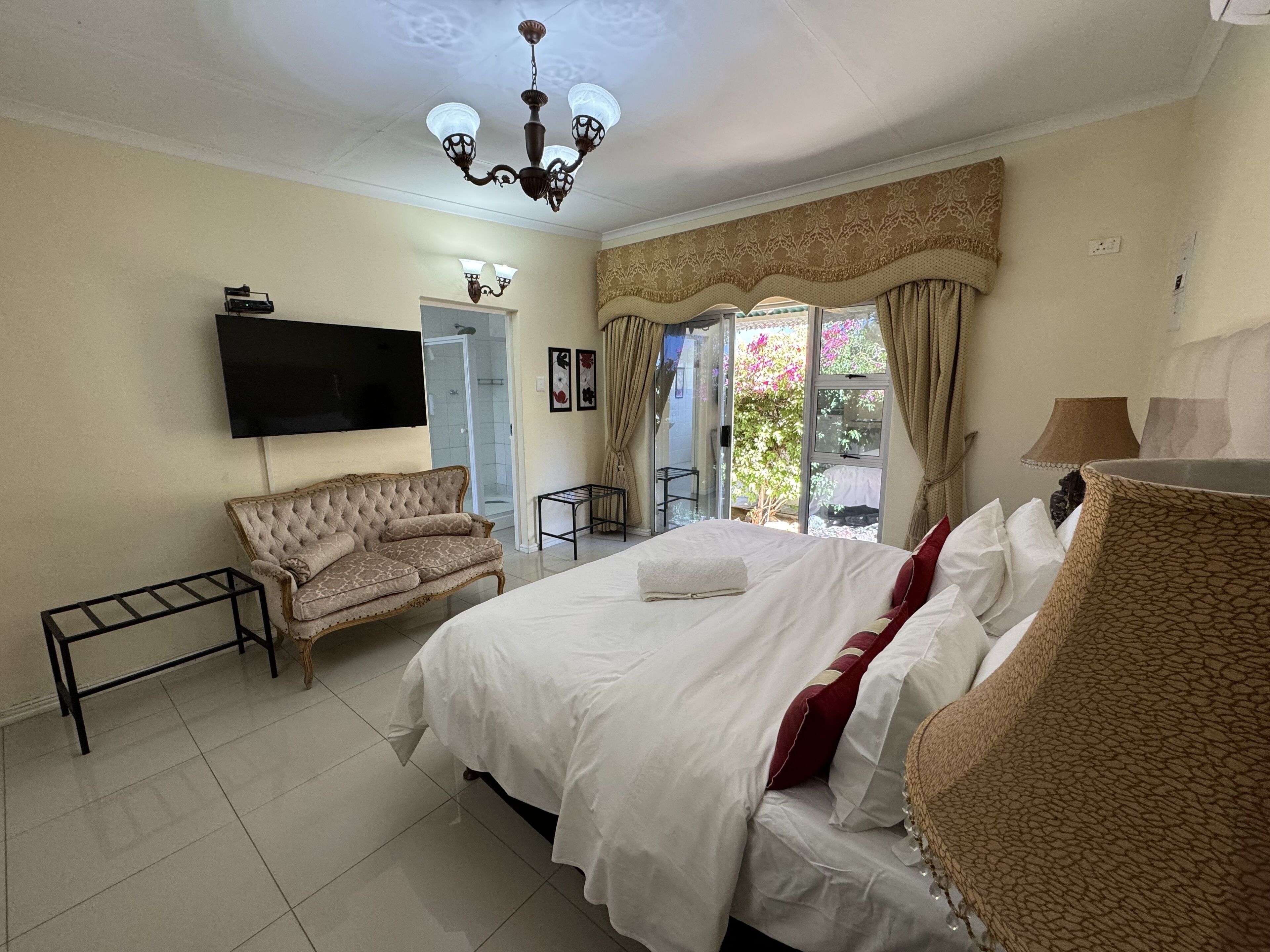 Deluxe kamer, 1 slaapkamer, niet-roken, en-suite badkamer | Lakens van Egyptisch katoen, luxe beddengoed, Tempur Pedic-bedden