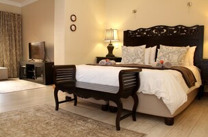 Caja de seguridad en la habitación y escritorio 