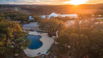 Outdoor pool, open 10:00 AM to 10:00 PM, pool loungers