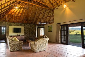 TV - Penwarn Country Lodges (Underberg)