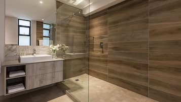Unit 3 | Bathroom | Shower, free toiletries, hair dryer, towels