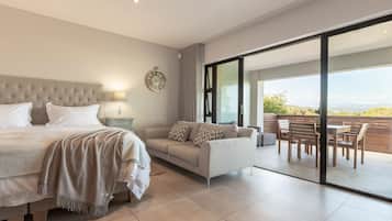 Unit 2 | In-room safe, free WiFi, bed sheets