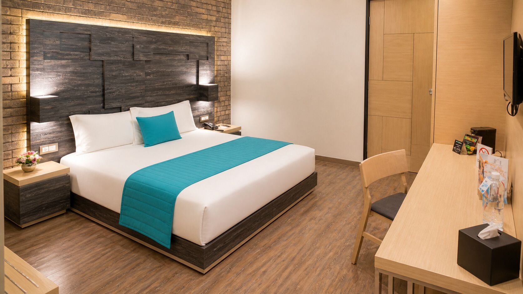 Habitación Deluxe, 1 cama de matrimonio | Ropa de cama de alta calidad, caja fuerte, escritorio