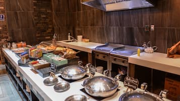 Desayuno buffet (MXN 250 por persona)