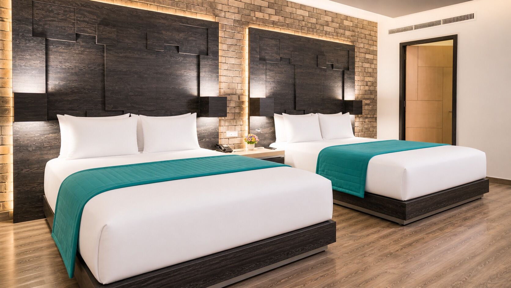 Habitación Deluxe, 2 camas dobles | Ropa de cama de alta calidad, caja fuerte, escritorio