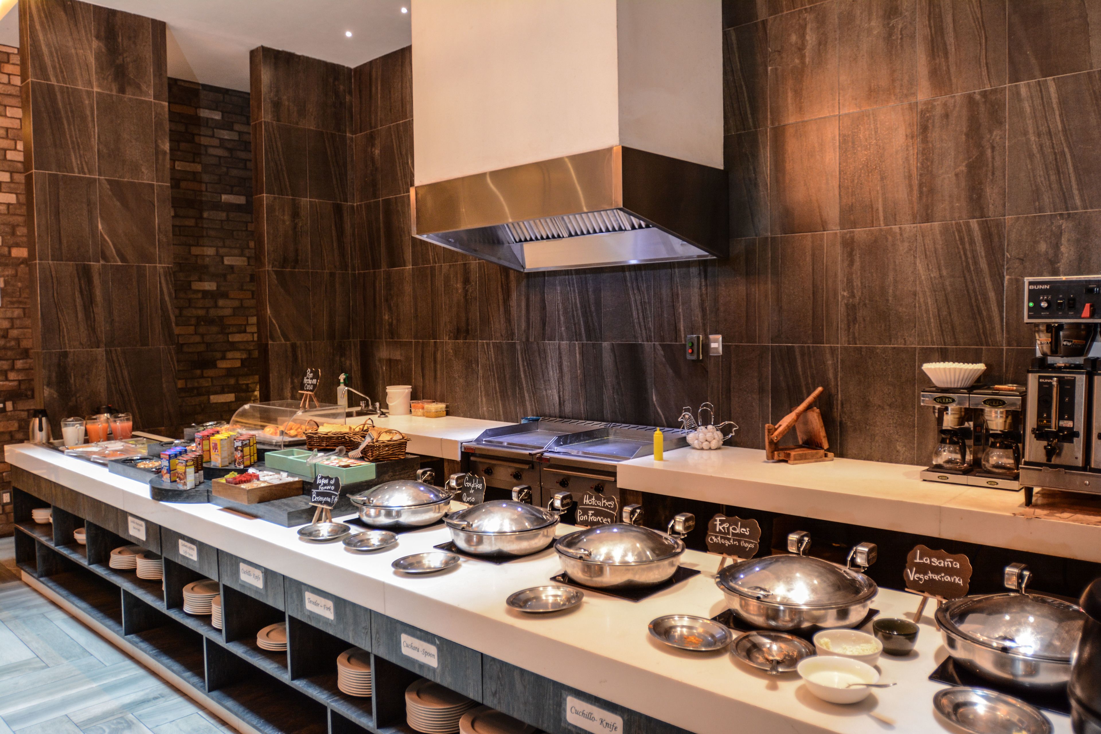 Tägliches Frühstücksbuffet gegen Gebühr