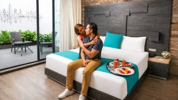 Premium bedding, in-room safe, desk, laptop workspace