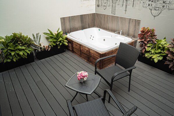 Premier Suite | Private spa tub