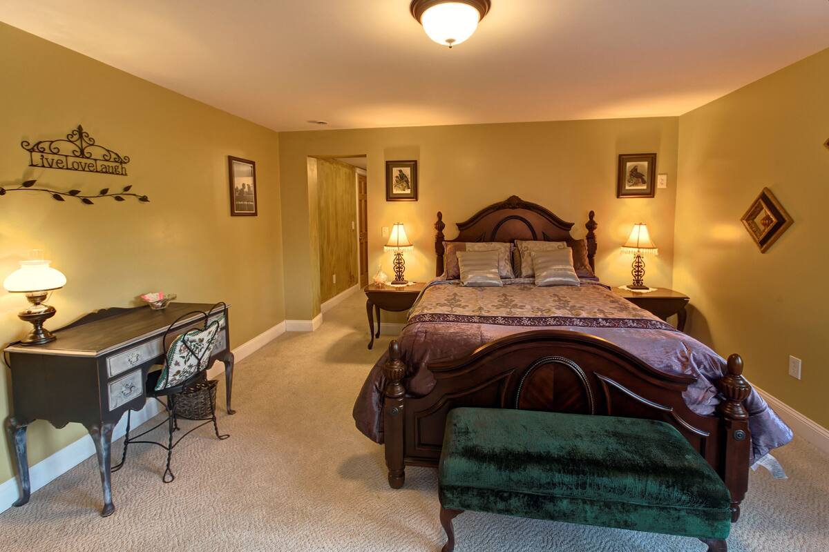 Double Room, Private Bathroom | Iron/ironing board, free WiFi