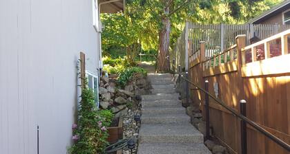 Saarenäkymä - upea näköala Puget Soundiin ja olympiavuorille