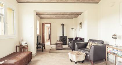 Hilltop Villa Hideaway With Pool Sleeps 6 - Between Bologna and Florence