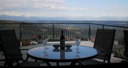 Charmant restaurierte Wohnung in Langhe-Roero. Einen atemberaubenden Blick!