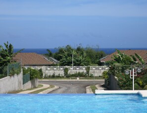 Outdoor pool, an infinity pool