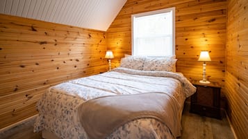 3 bedrooms, iron/ironing board, travel crib, free WiFi