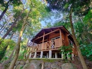 ログハウス (ベッドタイプ選択不可) | 1 室のベッドルーム、WiFi (無料)