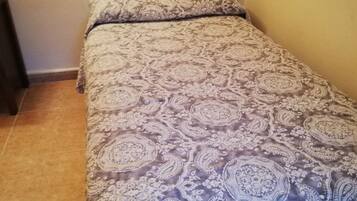 2 bedrooms, iron/ironing board, travel cot, WiFi
