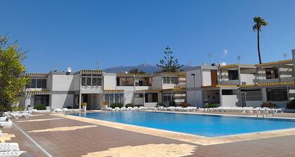 Apartment with terrace, swimming pool, near the sea. Wifi. Chromecast with Google TV.