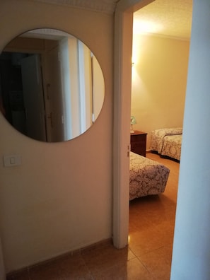2 bedrooms, iron/ironing board, travel cot, WiFi - Apartment with terrace, swimming pool, near the sea. Wifi. Chromecast with Google TV. (Arona)