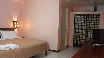 Basic Room | In-room safe, desk, iron/ironing board, free WiFi