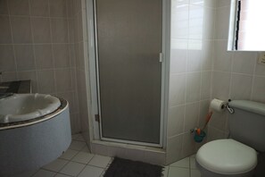Basic Room | Bathroom | Shower, hair dryer, bidet, towels - Blue Coral Resort Boracay (Boracay Island)