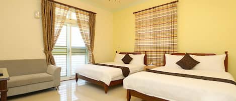 Family Quadruple Room | Blackout drapes, soundproofing, rollaway beds, free WiFi