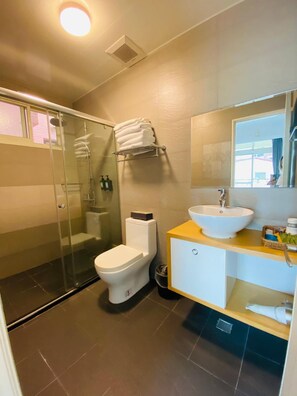 Shower, free toiletries, hair dryer, slippers - Vicky House (Hualien City)