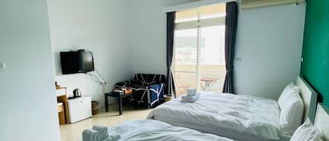 遮光窗簾/窗簾、隔音、摺床/加床 (收費)、免費 Wi-Fi