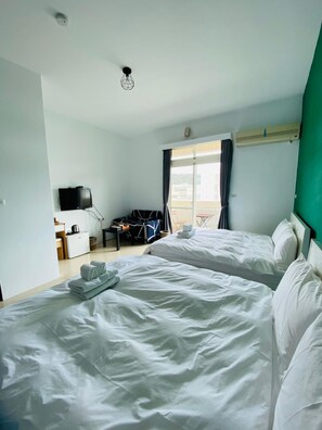 Blackout drapes, soundproofing, rollaway beds, free WiFi - Vicky House (Hualien City)