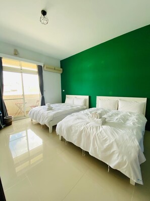 Blackout curtains, soundproofing, rollaway beds, free WiFi - Vicky House (Hualien City)