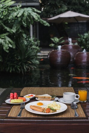 Food and drink - Issara by d Hostel (Bangkok)