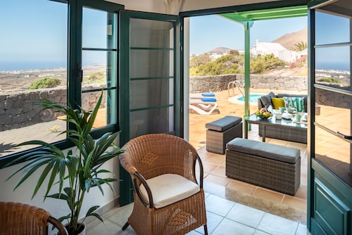 Luxusvilla, Pool, Meerblick, A / C, Grill, WIFI, Tischtennis